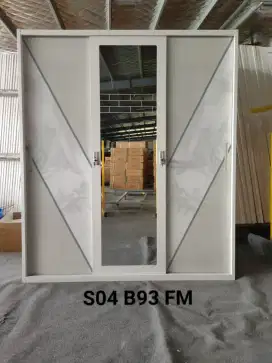 Lemari besi 3 pintu sliding