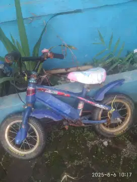 Sepeda model BMX anak anak
