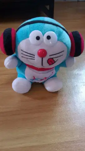 Jual boneka masih baru dalam lemari