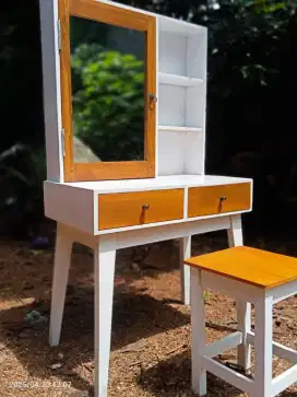 Meja rias kayu mahoni