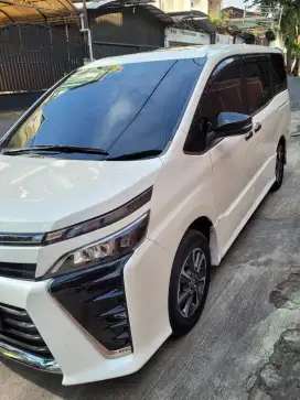 Toyota Voxy 2.0 AT 2019