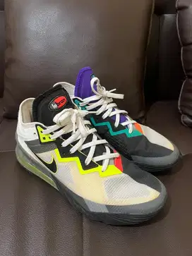 Nike LeBron 18 Low Air size 44.5 (insole 28.5cm)