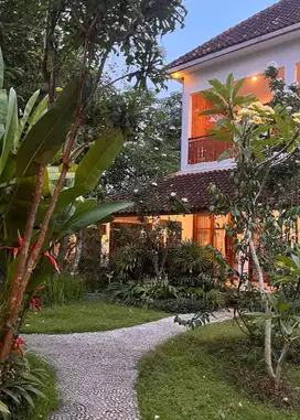 Tanpa perantara Villa luas dan asri dekat kota jarang ada