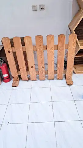 Pagar Kayu Hias – Cocok untuk Properti Toko, Event, dan Pameran