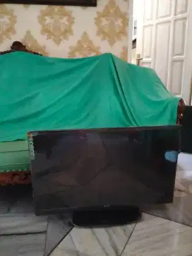 dijual Tv haier LCD 40 inch kondisi rusak.