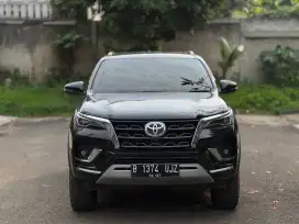 Toyota Fortuner 2.8 VRZ AT Hitam 2022 TERMURAH