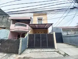 Rumah 3 Lt SHM Strategis Dekat Gerbang Tol Cawang Bebas Banjir J-16987