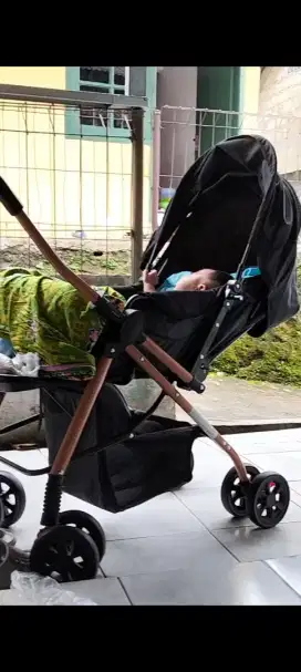 Jual stroller masih bagus cuman di pkai 2x aja daripada gak kepake