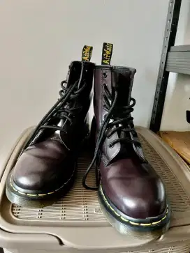 JUAL SEPATU SECOND DOCMART