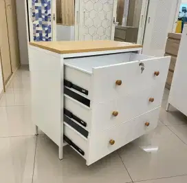 Laci Penyimpanan Besi