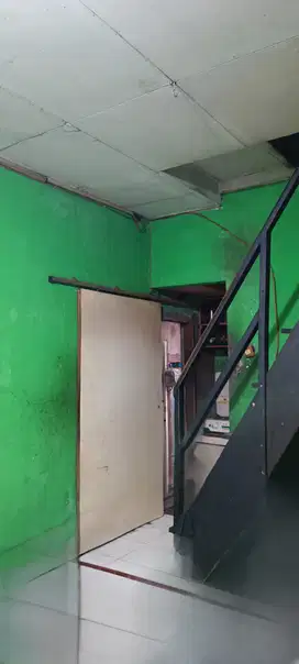 DIJUAL RUMAH TUA DI AREA JELAMBAR LATUMENTEN COCOK UNTUK INVESTASI