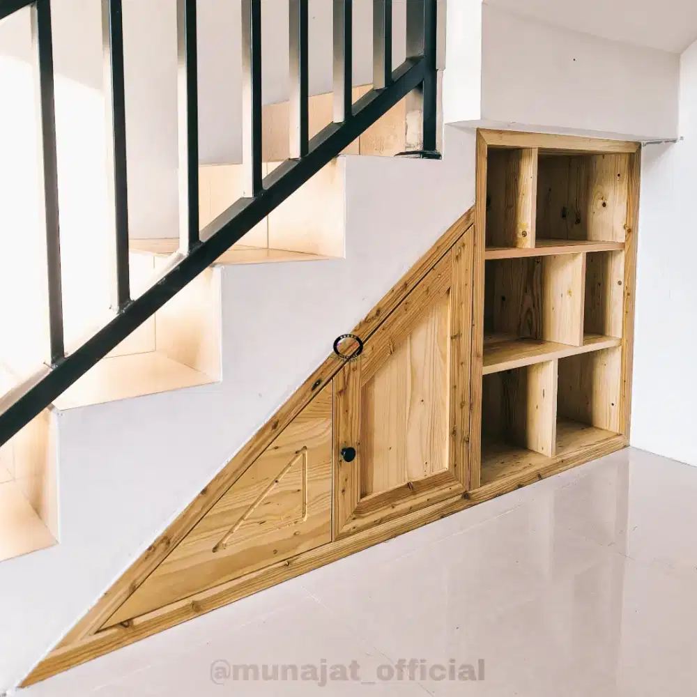 Cabinet Bawah Tangga Pinewood