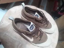 NIKE made in indonesia 39 center point