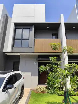 Rumah di Cluster Regia Residence, Summarecon Crown Gading