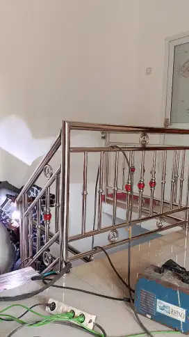 Ralling tangga balkon besi dan stainless