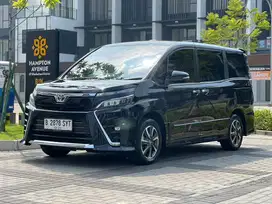 SUPER LOW KM MULUS TERAWAT LIKE NEW ! Toyota Voxy 2.0 AT 2018 Hitam