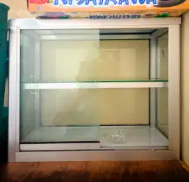 Etalase Kaca Bakaran