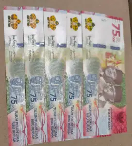 Koloksi, Seri, Unik