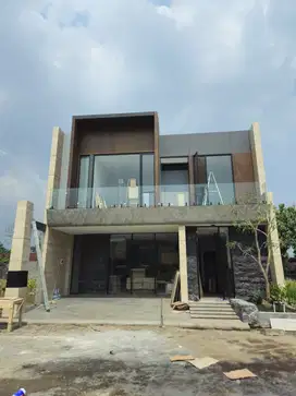 RUMAH MEWAH, LOKASI STRATEGIS DI PALAGAN JOGJA
