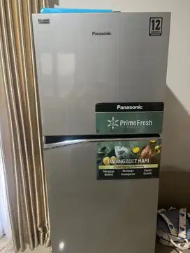 Kulkas Panasonic 2 pintu ukuran besar - jual cepat