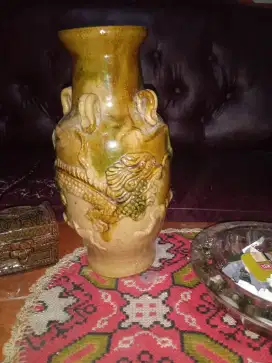 Guci motif naga lawas