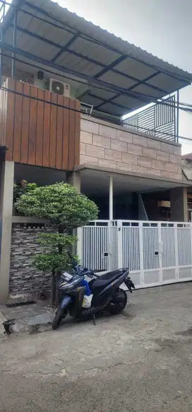Dijual Rumah 2lt Megah di Taman royal 3 akasia 3, Tangerang