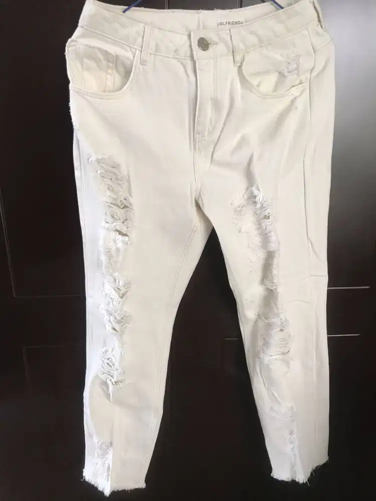 CELANA PANJANG JEANS PUTIH – STRADIVARIUS - SIZE S – PRELOVED