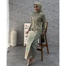 Set kebaya sage (kebaya dan Rok)