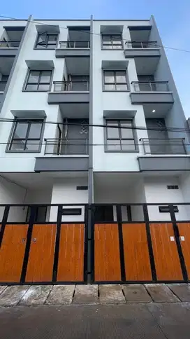 Rumah Brand New 4 Lantai Row Jalan 2 Mobil di Jelambar