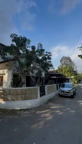 Rumah Jogja Dengan Pemasukan Bulanan! Rumah Tinggal + Kost 5 Kamar