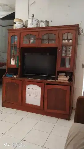 Lemari pajangan model jadul