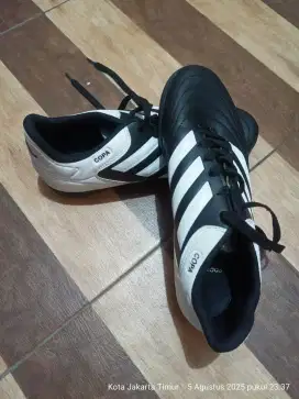 Sepatu minisoccer adidas 42 bekas