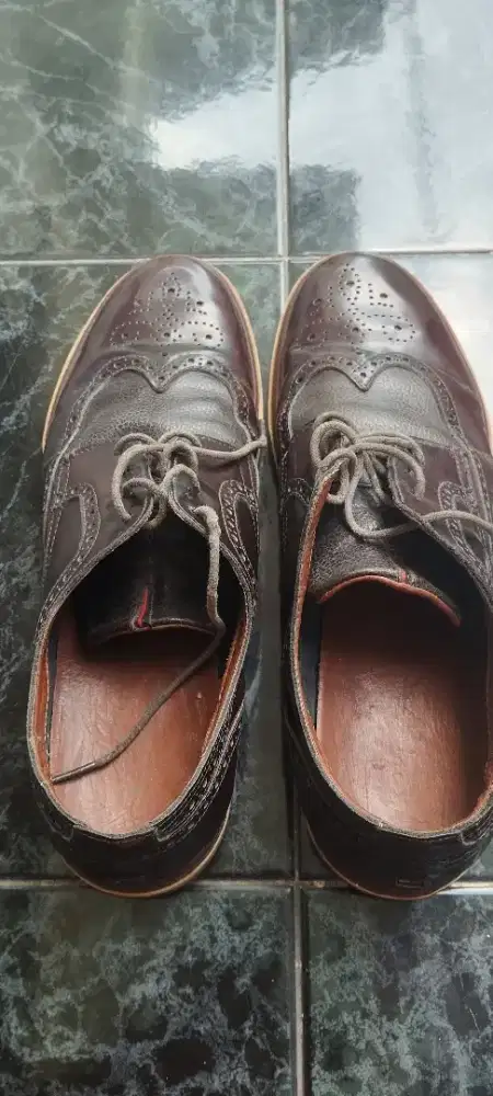 Sepatu Tommy Hilfiger kulit size 43