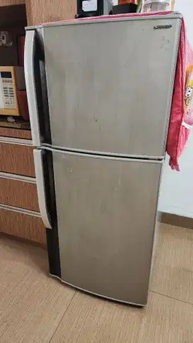 KULKAS SHARP 2 PINTU