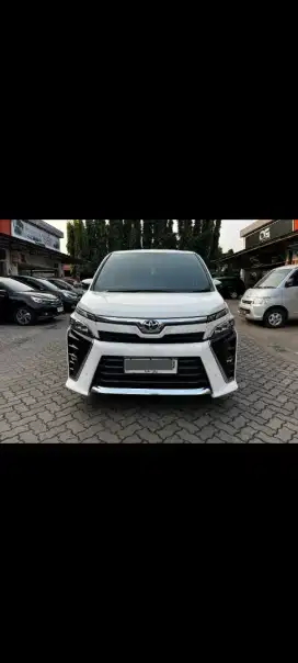 TOYOTA VOXY AT 2018 WHITE EDITION ANTIK RARE ITEM