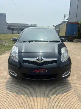 Toyota Yaris 1.5 E 2011 Automatic ( Hitam Metalik )