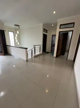 Rumah Sewa Setra Duta Residence 2 lantai terawat dan furnished