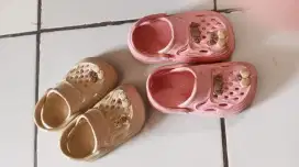 Sendal anak masih tebal