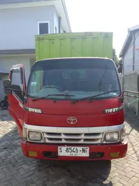 Truk Dyna Dobel 2009 Box Besi