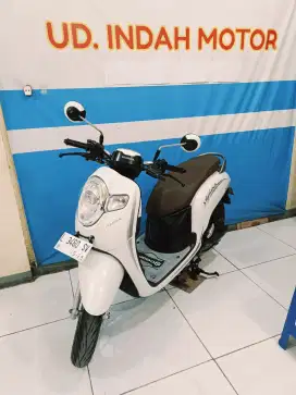 Putih glossy HONDA SCOOPY ESP STYLISH 2019