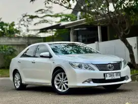 Camry 2.5 V AT 2014 Putih