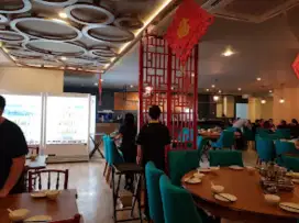Waiter / Waitress