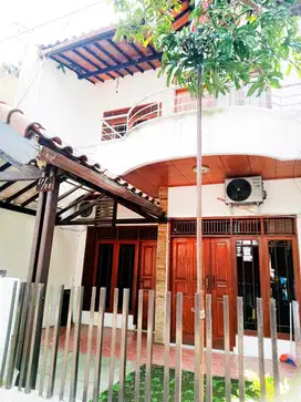 SARIJADI JALAN UTAMA 2 LANTAI, BS UTK KANTOR, 4 KTDR FULL AC
