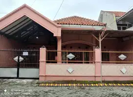 Murah Rumah 1 Lantai Lokasi Strategis di Kebraon Indah Permai Surabaya