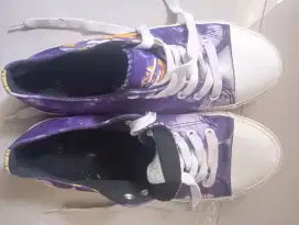 Sepatu Foco warna ungu motif bunga
