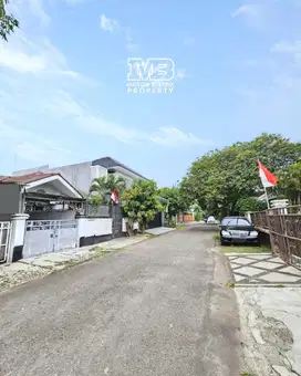 Dijual Cepat Rumah Murah & Luas dkt Pintu Tol BSD di Kencana Loka BSD