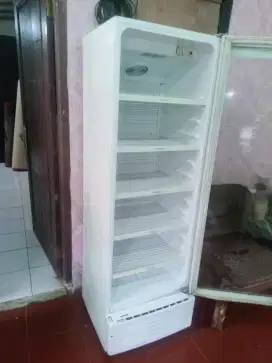 Di jual showcase pendingin 5 rak merk Frigigate dri Sharp NormalDingin