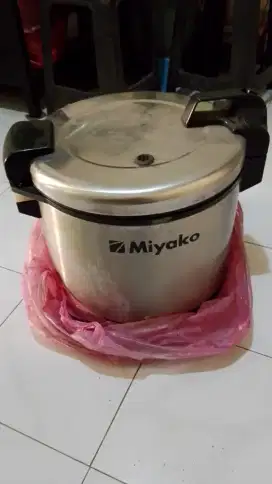 Magic com Miyako Besar