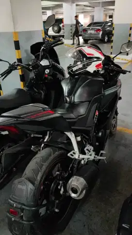 Yamaha r15 v3 like new