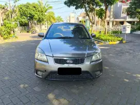KIA RIO PRIDE 1.4 SE MT Tahun 2013 Abu Abu